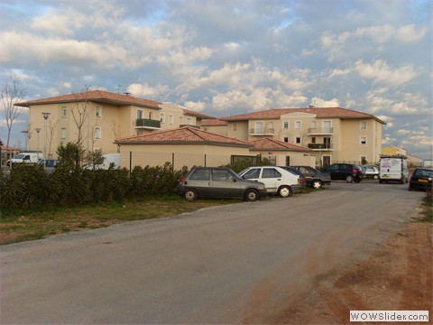 SL382885