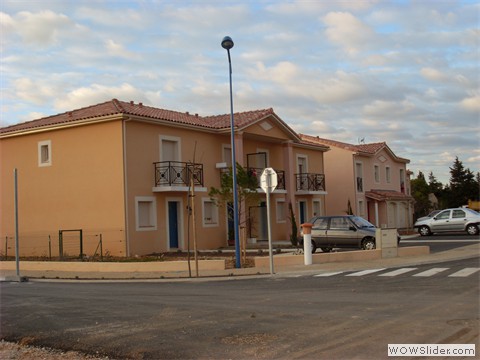 SL382890